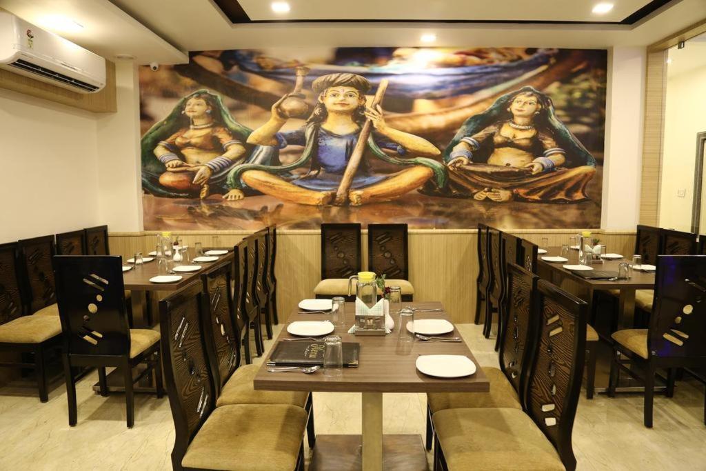 Kingsway Hotel And Restaurant Ajmer Dargah 350 Meter ภายนอก รูปภาพ